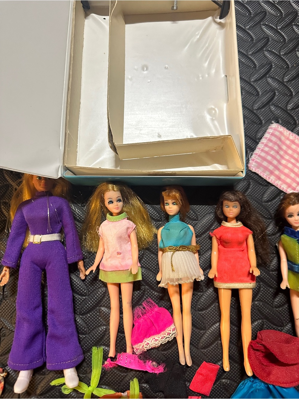 🩷🧸Vintage Dawn & Friends Topper Lot
Dolls With Clothes Shoes and More 1970s🩷 - Picture 4 of 5